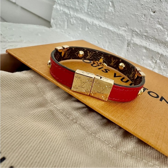 Reversible Louis Vuitton Monogram Bracelet - Picture 8 of 12